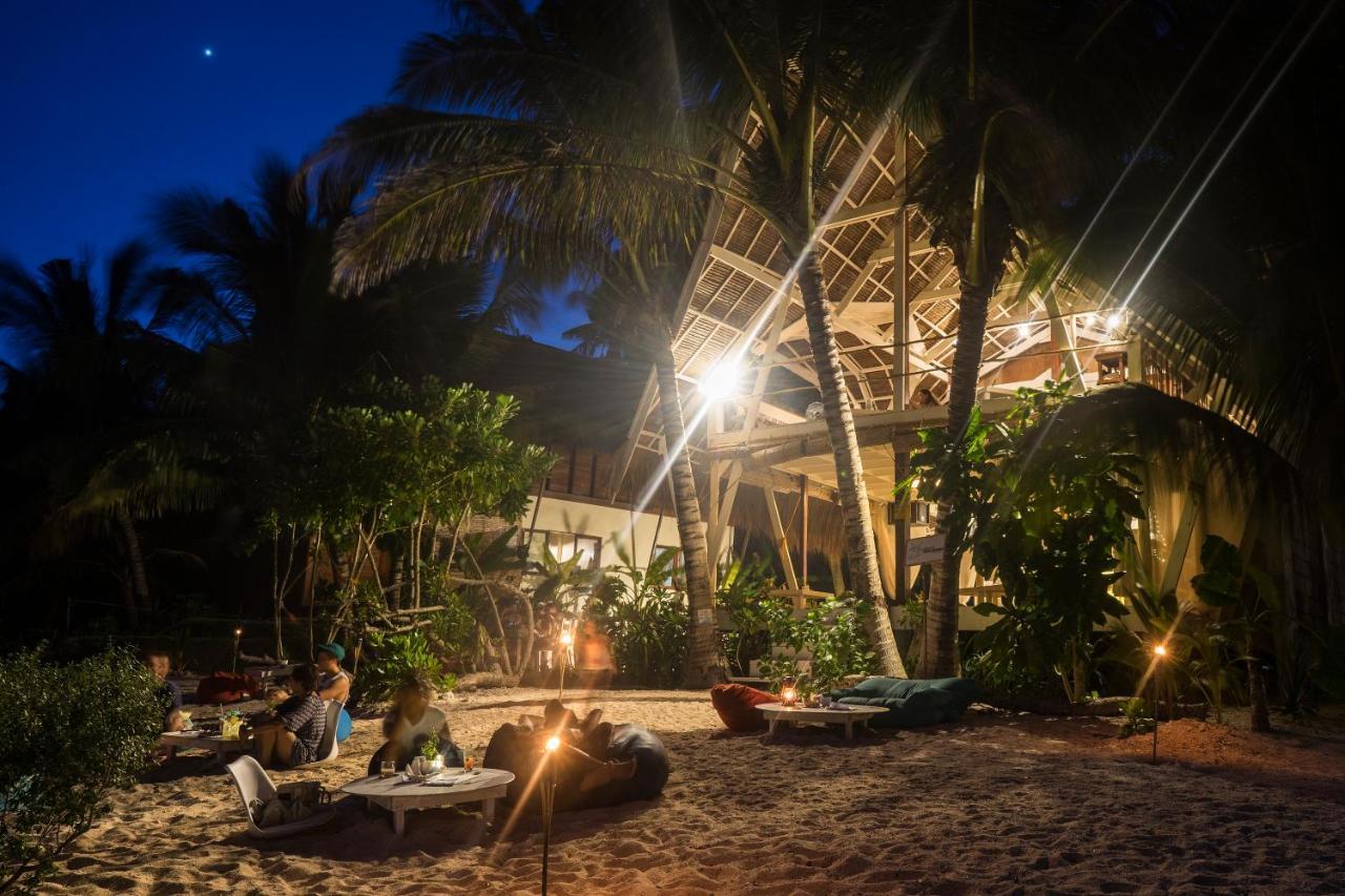 White Banana Beach Club General Luna  Luaran gambar